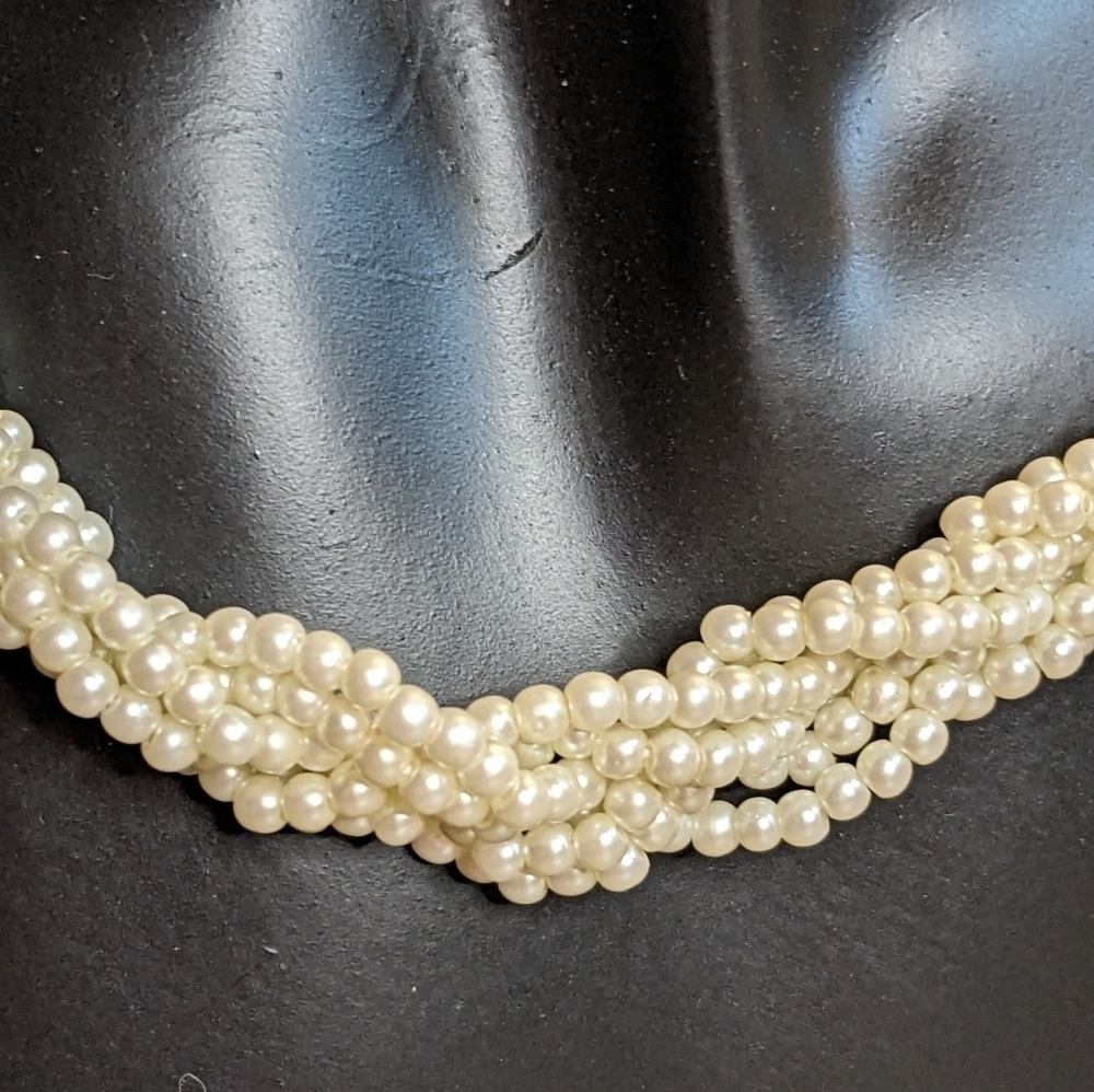 Vintage Micro Faux Pearl Necklace‎ - Picture 2 of 2